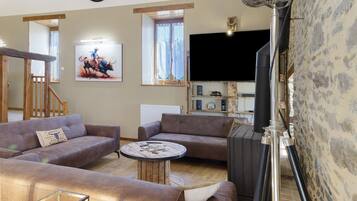 Télévision, table de tennis de table