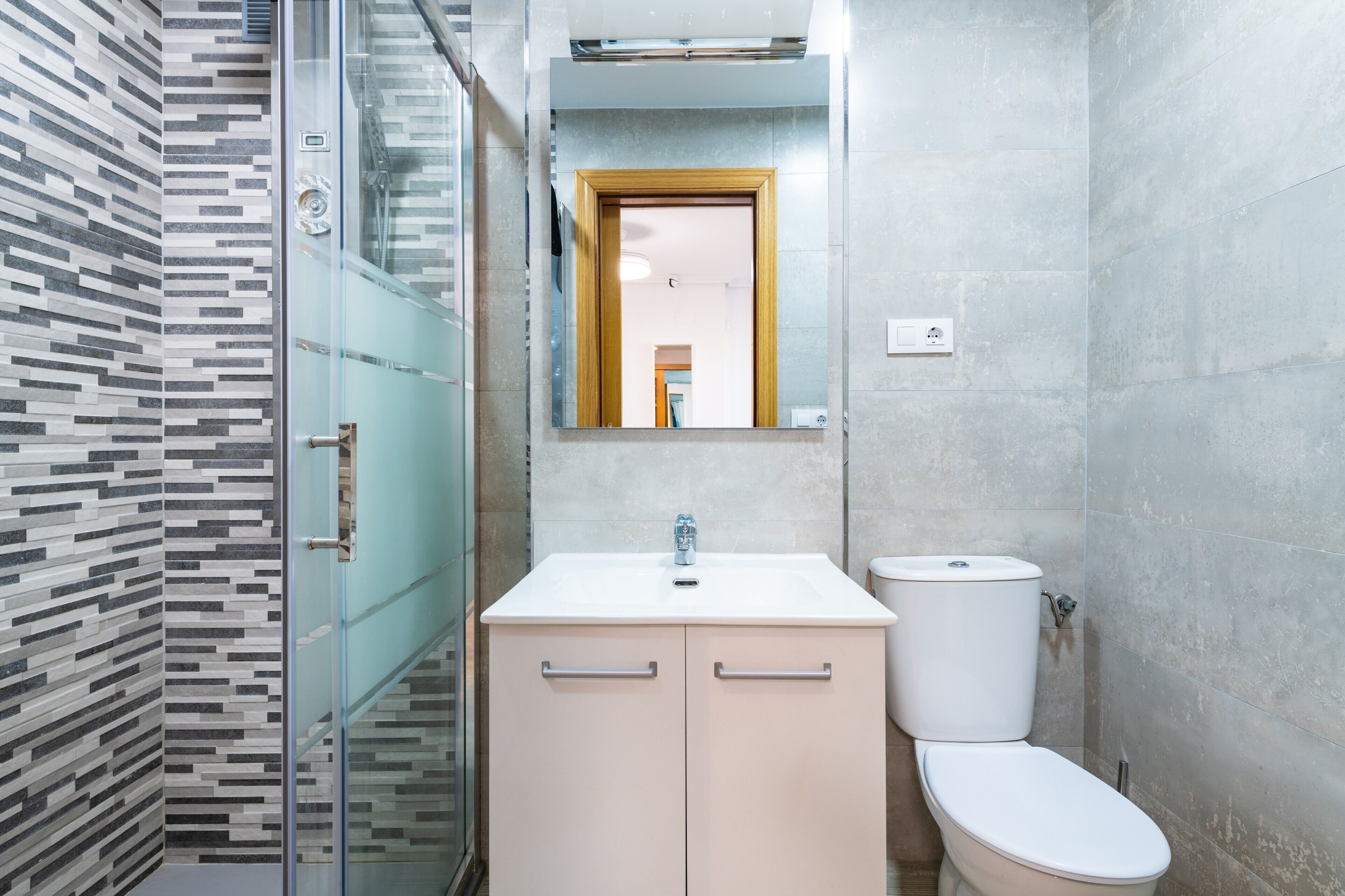 Dusche, Haartrockner, Handtücher
