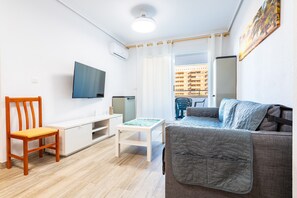 TV, video game console - Quintana's Home Oropesa Del Mar: Holiday House with Pool, Wi-Fi & Air Conditioning (Oropesa)