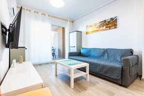 TV, video game console - Quintana's Home Oropesa Del Mar: Holiday House with Pool, Wi-Fi & Air Conditioning (Oropesa)