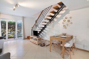 Dining - Apartment 'Duplex - Cabanas Garden' with Shared Pool, Wi-Fi and Air Conditioning (Tavira)