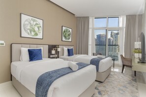 2 bedrooms, in-room safe, iron/ironing board, free WiFi - Picture-Perfect Canal and City Views, Minutes from Waterfront Transport (Dubai)