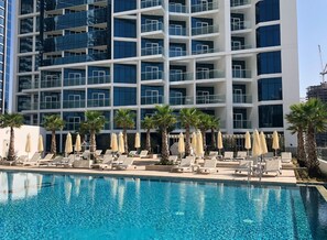 Pool - Picture-Perfect Canal and City Views, Minutes from Waterfront Transport (Dubai)