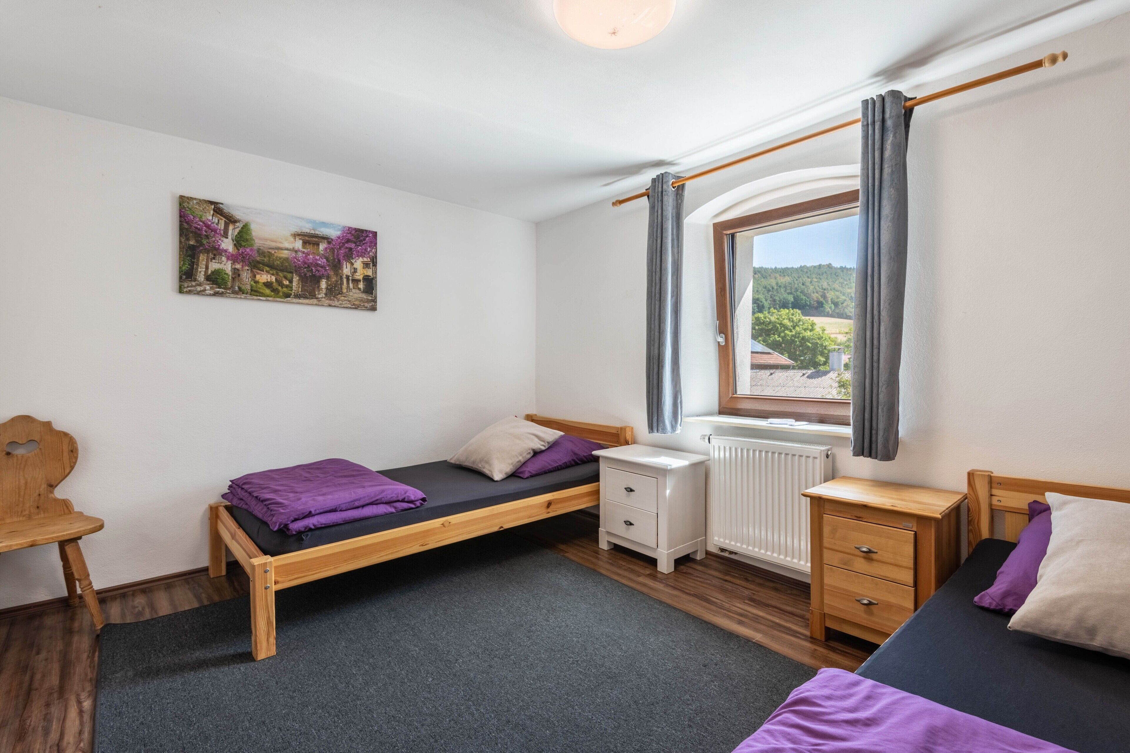 4 bedrooms, iron/ironing board, WiFi, bed sheets