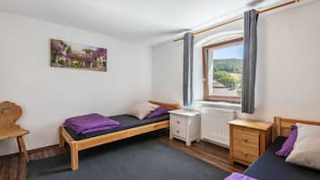 4 soverom, strykejern/-brett, wi-fi og sengetøy