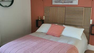 Fer et planche Ă repasser, Wi-Fi, draps fournis