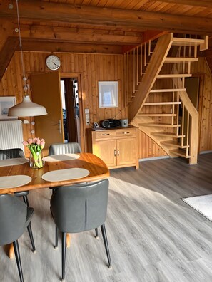 Dining - Holiday Home Alma – Private Terrace, Wi-Fi, Garden & Coffee Delight Included (Wittmund)