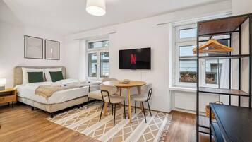 Schreibtisch, Bügeleisen/Bügelbrett, WLAN, Bettwäsche