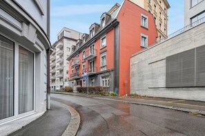 المنشأة من الخارج