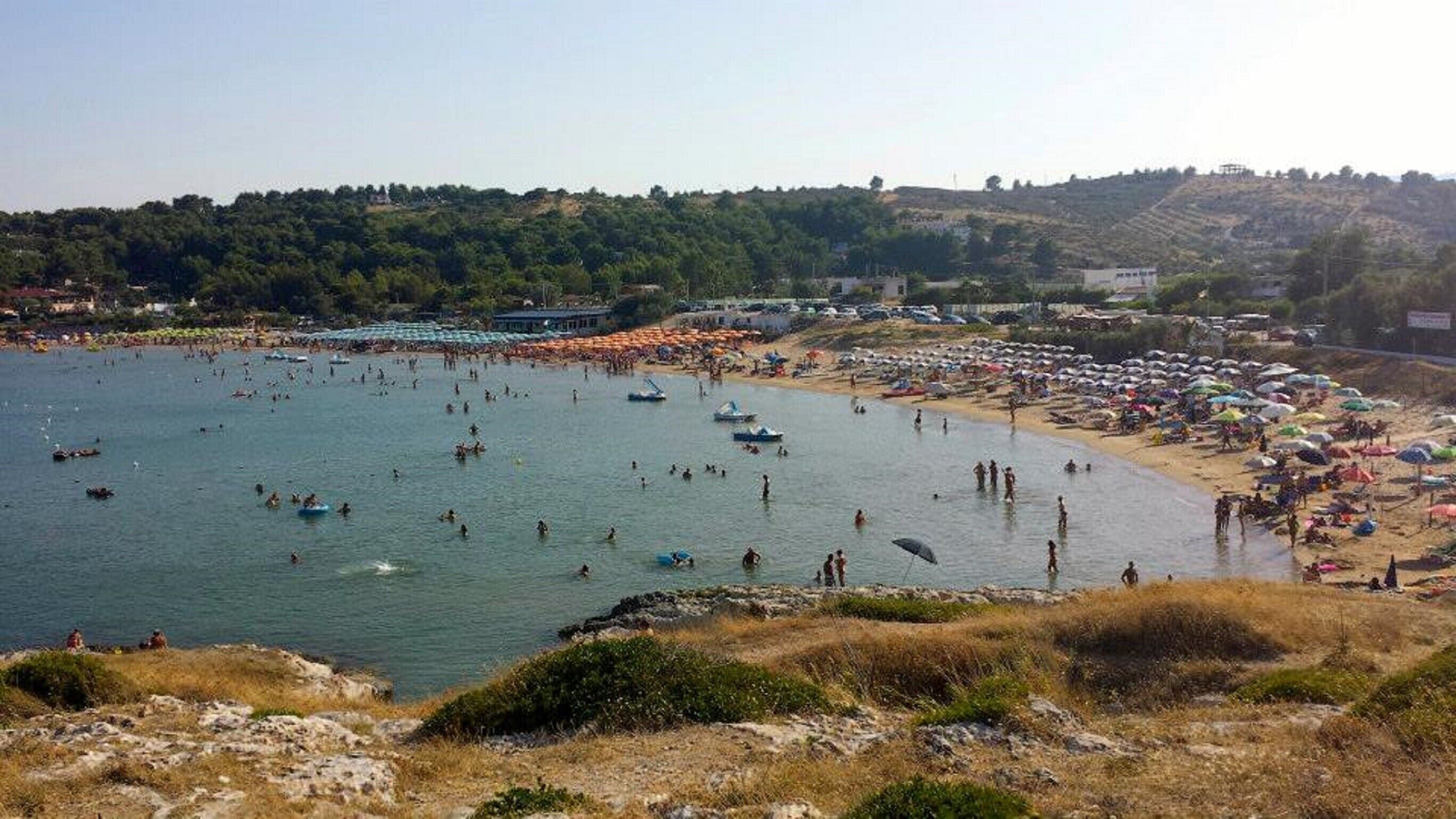 Una spiaggia nelle vicinanze