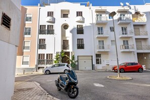 Exterior - Joguida – Duplex with Panoramic Terrace Near the Beach (Armação de Pêra)