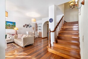 Interior - Joguida – Duplex with Panoramic Terrace Near the Beach (Armação de Pêra)
