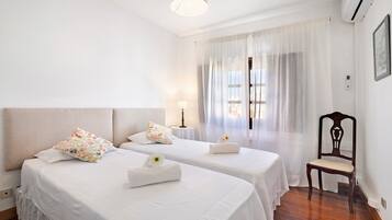 2 makuuhuonetta, silitysrauta/-lauta, Wi-Fi, vuodevaatteet