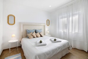 Silitysrauta/-lauta, Wi-Fi, vuodevaatteet