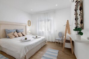 3 bedrooms, iron/ironing board, WiFi, bed sheets - Grandma Tina’s Beach House (Armação de Pêra)