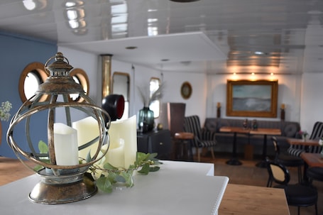 Interior. Boat 'Commodore' with Sea View, Private Terrace and Wi-Fi