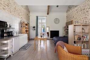 Iron/ironing board, WiFi, bed sheets - Gîte l'ancien préau - 2 guests (Avrillé-les-Ponceaux)