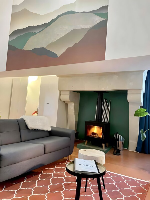 Interior - Maison Bellecour: Shared Terrace, Garden & Wi-Fi in Vaudelnay (Vaudelnay)