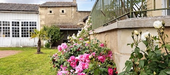 Maison Bellecour: Terrasse, gemeinsamer Garten & WLAN in Vaudelnay