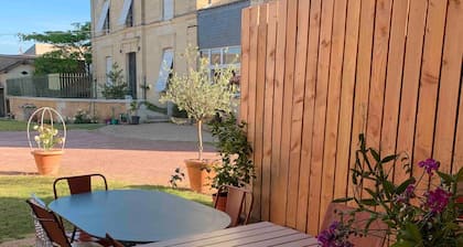 Maison Bellecour: Shared Terrace, Garden & Wi-Fi in Vaudelnay