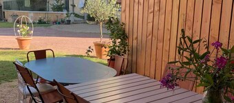 Maison Bellecour: Shared Terrace, Garden & Wi-Fi in Vaudelnay