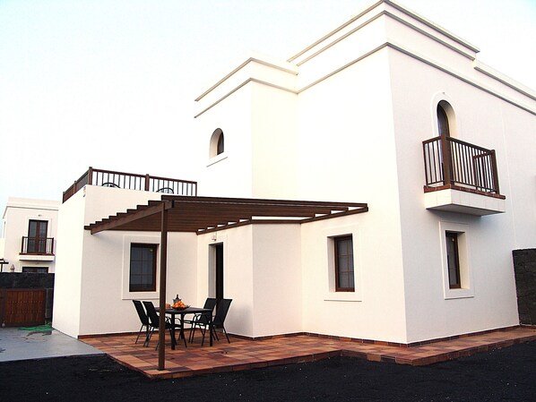 تناول الطعام بالخارج