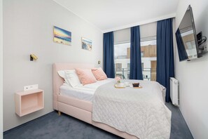1 bedroom, iron/ironing board, travel cot, WiFi - Elegant Apartment | Sea View, Pool and Parking (Gąski)