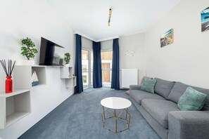 Living area - LET'S SEA 55 | Gąski | Elegant Apartment | Sea View | Sauna & Pool (Gąski)