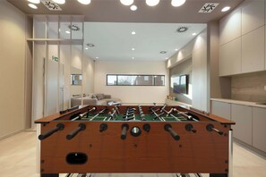 Games room - Elegant Apartment | Sea View, Pool and Parking (Gąski)