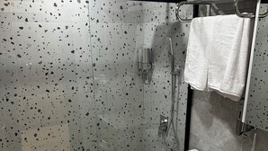 Unclassified image, 4 of 12, button - SARMAŞIK OTEL (Nurhak)