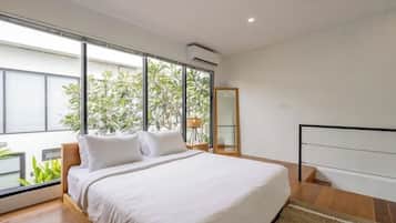 Een strijkplank/strijkijzer, wifi, beddengoed