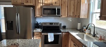 Luxury Escape in the City of Pleasant Living!