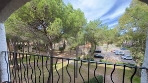 A balcony with a view of a residential area, including parked cars and trees. - Bright T2 Apartment - 200m from Beach, 4 pax (Argelès-sur-Mer)