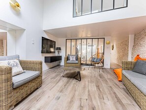 TV - Charming house in Bois-Plage-en-Ré, 4 bedrooms, high-end comfort (Le Bois-Plage-en-Ré)