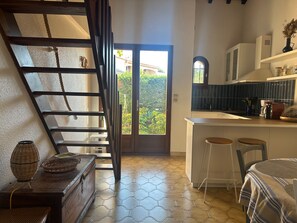 Fridge, microwave, stovetop, toaster - T2 Mezzanine Villa, 5 ppl, 600m from beach. Pets allowed. (Saint-Cyprien)