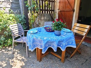 Outdoor dining - T2 Mezzanine Villa, 5 ppl, 600m from beach. Pets allowed. (Saint-Cyprien)