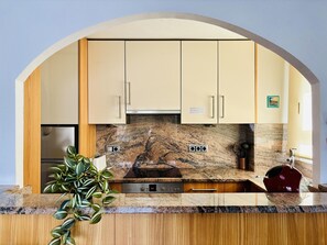 Fridge, oven, stovetop, coffee/tea maker - Renovated Apartment in Santa Margarita - 2 Bedrooms (Roses)