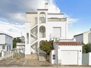 Exterior - Renovated Apartment in Santa Margarita - 2 Bedrooms (Roses)
