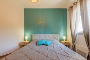 Iron/ironing board, WiFi, bed sheets - Villa "Gîte Des Clapas – Lisa" with Wi-Fi and Air Conditioning (Balazuc)