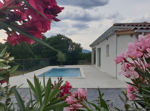 Pool - Villa "Gîte Des Clapas – Lisa" with Wi-Fi and Air Conditioning (Balazuc)