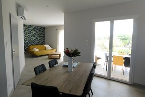 Living area - Villa "Gîte Des Clapas – Lisa" with Wi-Fi and Air Conditioning (Balazuc)