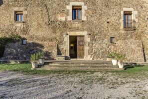 Exterior detail - Mas Solés Country House with Large Private Garden, Peaceful Setting, 15 min from the Sea (parlava)