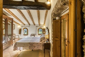 5 slaapkamers, een strijkplank/strijkijzer, wifi, beddengoed