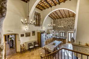 Interior - Mas Solés Country House with Large Private Garden, Peaceful Setting, 15 min from the Sea (parlava)