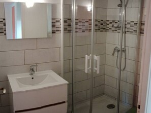 Bathroom - Soustons Beach: T2 Cabin 4 People with Private Box (Soustons)
