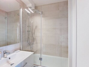 Bathroom - Vieux Boucau: 2-BR Cabin 6 Pers with Pool, Parking (Vieux-Boucau-les-Bains)