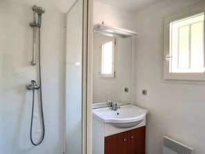 Bathroom - Soustons Beach - 6-person Duplex Villa with Terrace (Soustons)