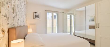 Fer et planche à repasser, Wi-Fi, draps fournis