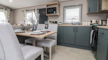 Cookware/dishes/utensils