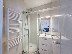 Bathroom - T2 Apartment with pool, parking - Vieux-Boucau (Vieux-Boucau-les-Bains)